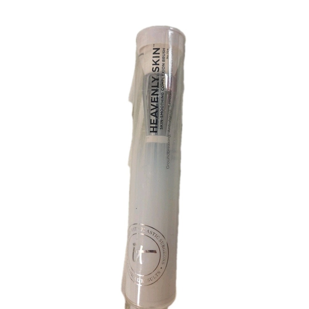 IT Cosmetics Heavenly Skin Skin-Smoothing Complexion Brush Sealed No 704‎